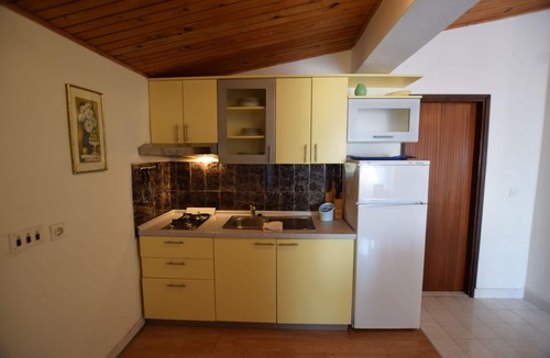 Pag Apartment | Comfortable apartment with balcony