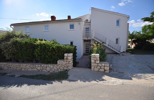 Pag Apartment | Comfortable apartment with balcony