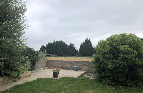 Coleford House | Comfortable architect designed retro style bungalow, easy access