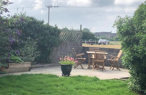 Coleford House | Comfortable architect designed retro style bungalow, easy access