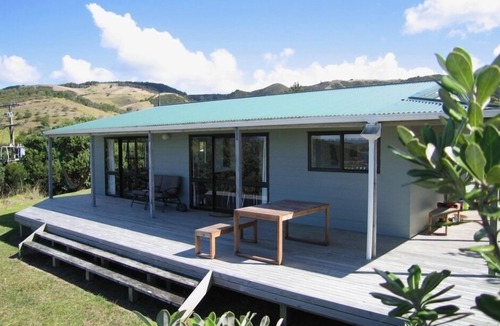 Whananaki North House | Comfortable bach with stunning views over a beautiful beach