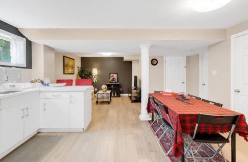 Richmond Hill House | Comfortable Basement Private Room with Ensuite Near Plaza