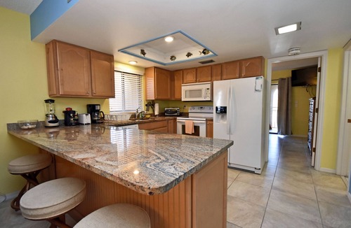 Englewood Condo | Comfortable beachfront home