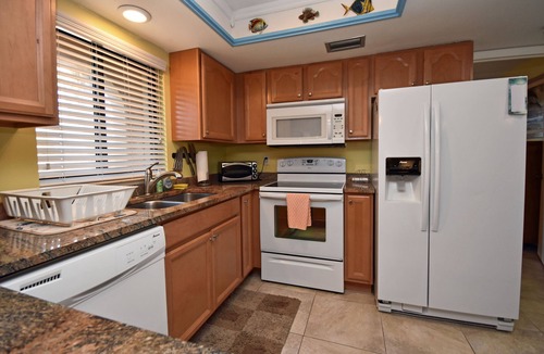 Englewood Condo | Comfortable beachfront home