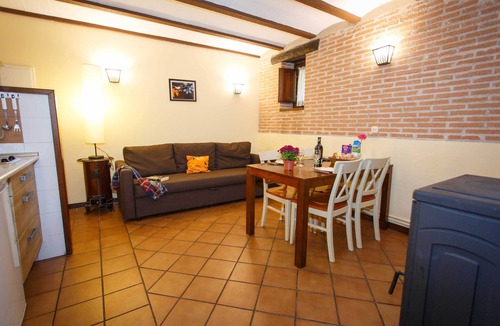 Robregordo Apartment | Comfortable bedroom apartment and sofa bed on the ground floor with fireplace