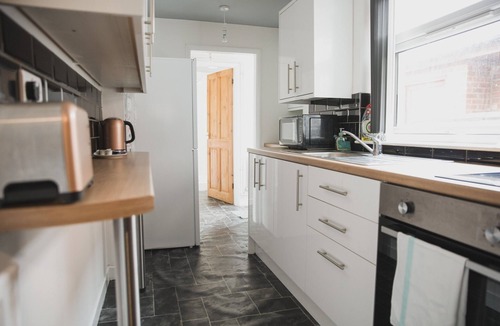 Aylestone House | Comfortable Big House in Leicester