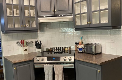 Applewood House | Comfortable & Bright 4BD Stay Near Pearson Airport & Downtown Toronto