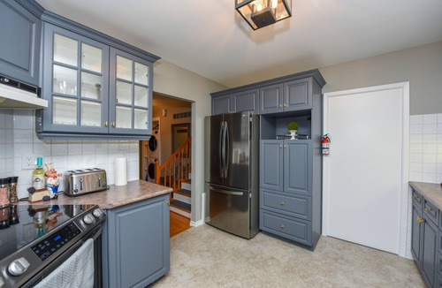 Applewood House | Comfortable & Bright 4BD Stay Near Pearson Airport & Downtown Toronto