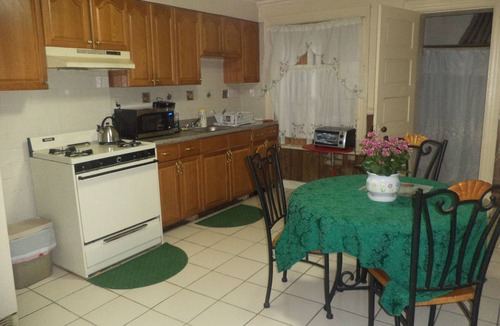 Crown Heights Apartment | Comfortable Brown Stone Apartment