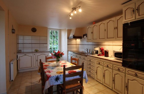La Haye-Bellefond Cottage | Comfortable cottage by a castle with activities