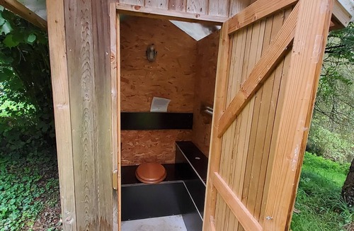 Villefavard Cabin | Comfortable cabin over a pond, private access, pontoon.