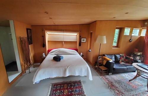 Villefavard Cabin | Comfortable cabin over a pond, private access, pontoon.