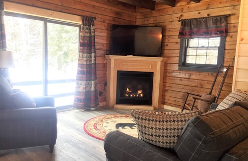 Pittsburg Cabin | Comfortable Canada Cabin - DIRECT ATV AND SNOWMOBILE TRAIL ACCESS!