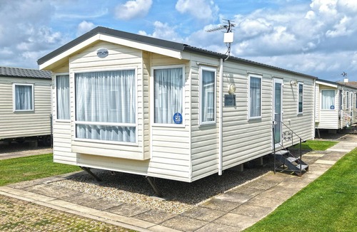 Mablethorpe and Sutton House | Comfortable caravan with one double and one twin.