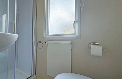 Mablethorpe and Sutton House | Comfortable caravan with one double and one twin.