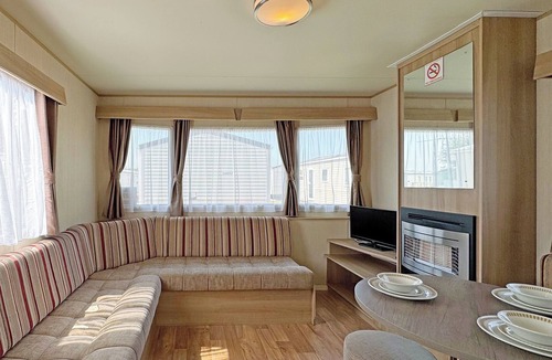 Ingoldmells House | Comfortable caravan with one double and one twin.