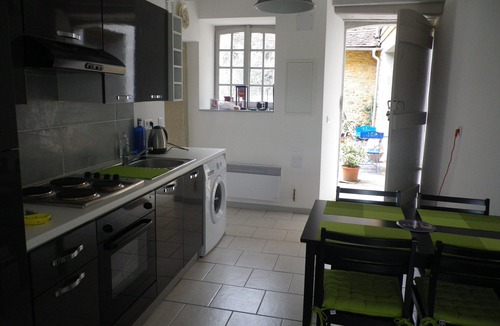Lucq-de-Bearn Cottage | Comfortable Castagnet vacation rental with a garden surrounded by vineyards, nestled in the heart of nature