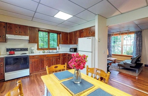 Castine Apartment | Comfortable Castine getaway w/a full kitchen - walk to the waterfront