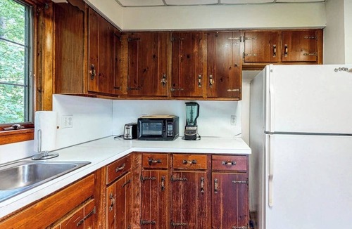 Castine Apartment | Comfortable Castine getaway w/a full kitchen - walk to the waterfront