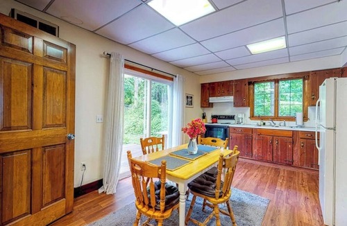 Castine Apartment | Comfortable Castine getaway w/a full kitchen - walk to the waterfront