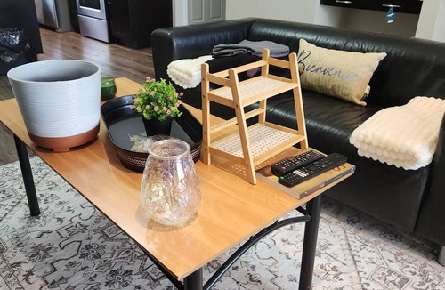 Regina House | Comfortable Central Regina Stay | Parking + Fast WiFi