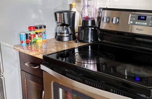 Regina House | Comfortable Central Regina Stay | Parking + Fast WiFi