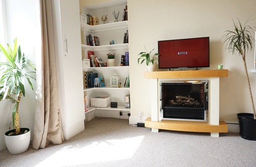 West End Apartment | Comfortable Central West End Suite