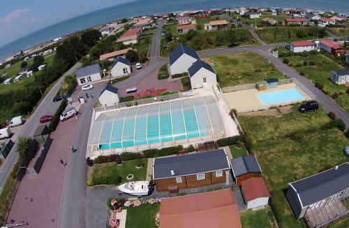Grandcamp-Maisy Ski Chalet | Comfortable chalet near the sea