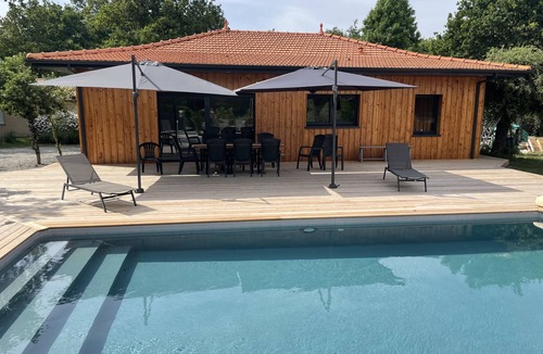 Vensac Ski Chalet | Comfortable chalet with heated pool