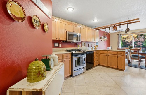 Dundee House | Comfortable & Clean | 2 King Beds | Single Level