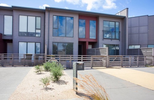 Torquay House | Comfortable, clean and modern in an ideal quiet location