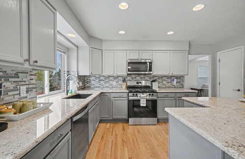 Briargate House | Comfortable Cozy Retreat Prime North Location