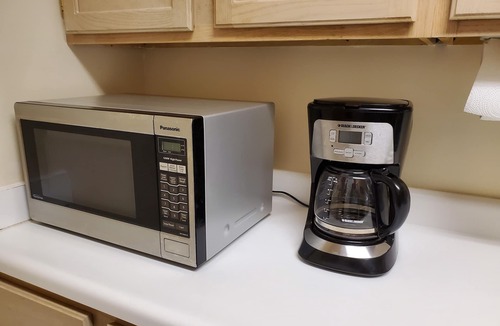 Garden City Condo | Comfortable Condo near Beach, Golf, Myrtle Beach!