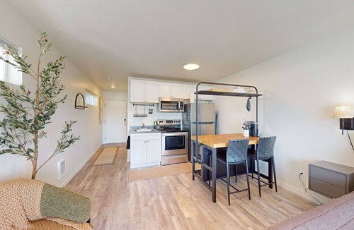 Evergreen Apartment | Comfortable condo with full kitchen - conveniently located