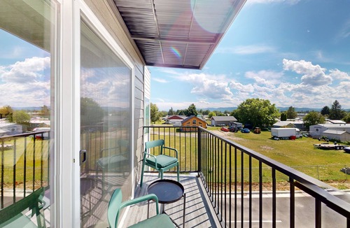 Evergreen Apartment | Comfortable condo with full kitchen - conveniently located