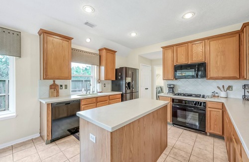 College Park House | Comfortable Conroe Retreat | Pet Friendly | ~40 Min to NRG Stadium World Cup Games