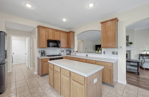 College Park House | Comfortable Conroe Retreat | Pet Friendly | ~40 Min to NRG Stadium World Cup Games