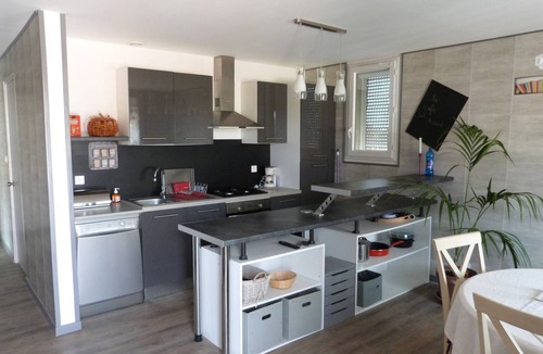 Brugheas Apartment | comfortable contemporary apartment *