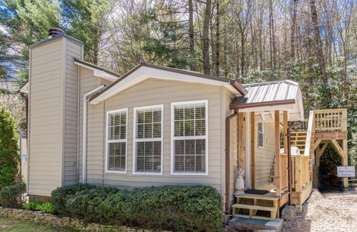 Highlands House | Comfortable, Convenient and Freshly Renovated!