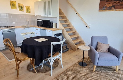 Vaudemont Apartment | Comfortable cottage at farm with private parking