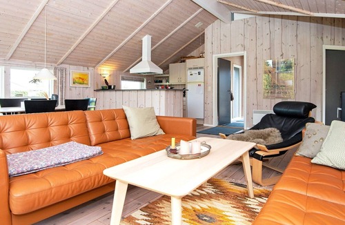 Fjellerup Strand House | Comfortable Cottage with Large Grounds - By Traum Ferienwohnungen