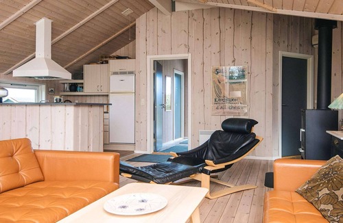 Fjellerup Strand House | Comfortable Cottage with Large Grounds - By Traum Ferienwohnungen