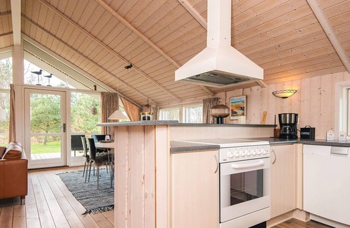 Fjellerup Strand House | Comfortable Cottage with Large Grounds - By Traum Ferienwohnungen