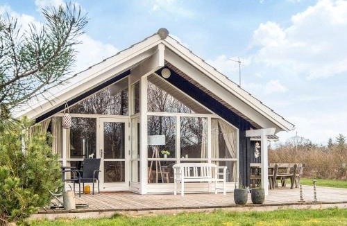 Fjellerup Strand House | Comfortable Cottage with Large Grounds - By Traum Ferienwohnungen