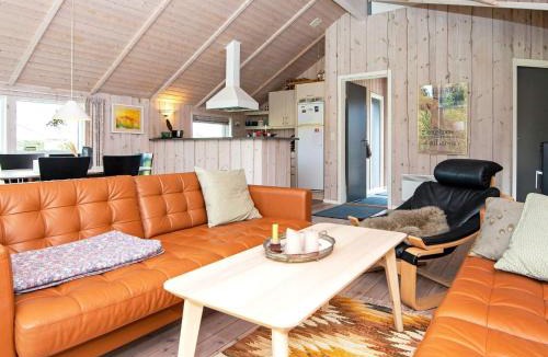 Fjellerup Strand House | Comfortable Cottage with Large Grounds - By Traum Ferienwohnungen