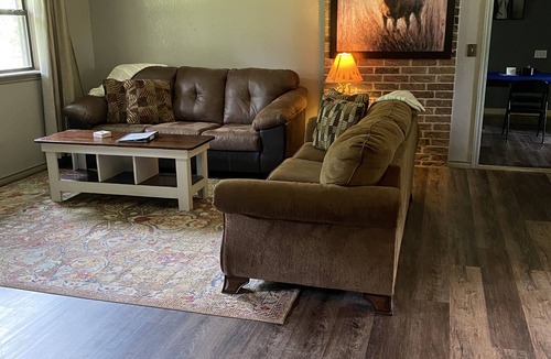 Smithville House | Comfortable country home. Sleeps 10