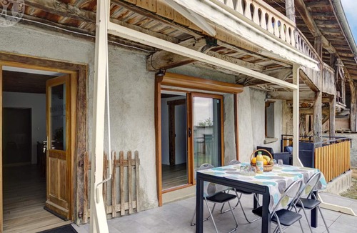 Cremeaux Cottage | Comfortable countryside cottage with terrace