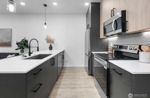 West Woodland Apartment | Comfortable Cozy 2BR 2BA with WiFI & Desk