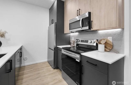 West Woodland Apartment | Comfortable Cozy 2BR 2BA with WiFI & Desk