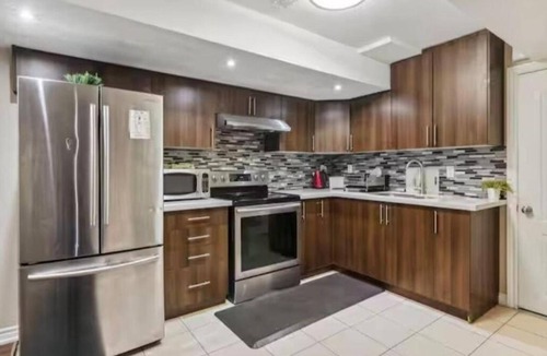 Mount Pleasant Apartment | Comfortable & Cozy 2BR Hideaway Basement Apartment